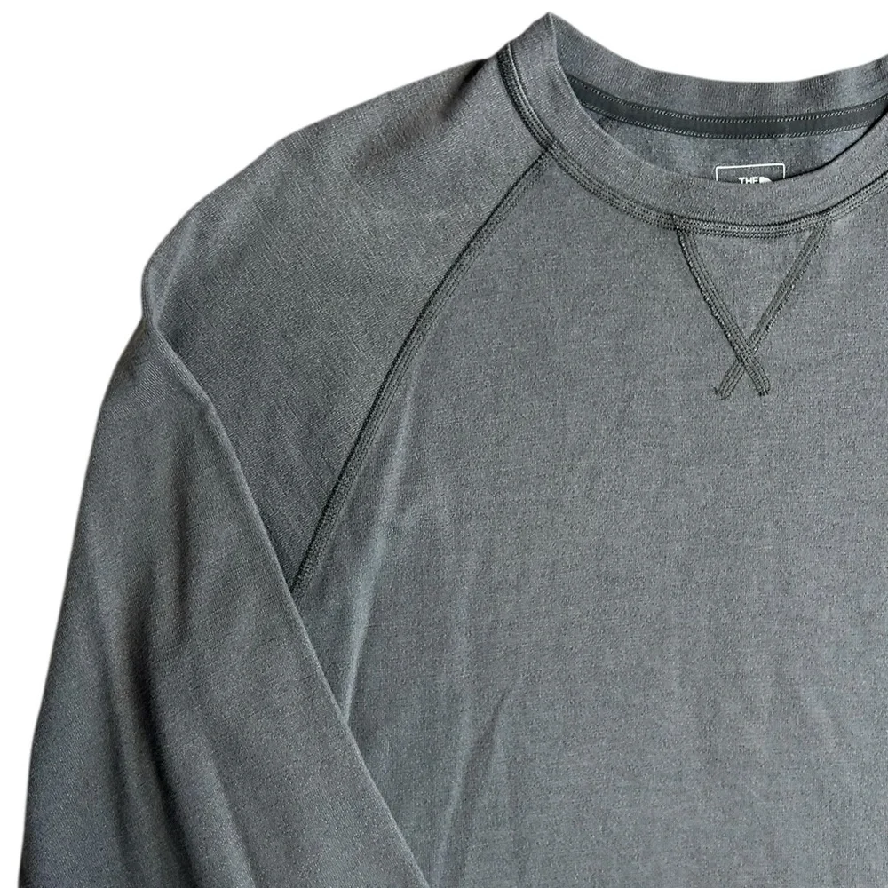 The North Face Men’s Long Sleeve Crewneck Performance Shirt Gray Base Layer‎ L